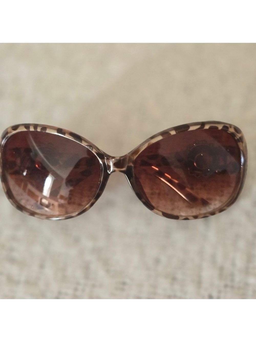 Tortoise sunglasses with rhinestones embellishment - Picture 5 of 5